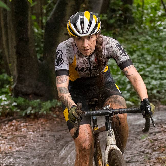 GIRO SYNTHE MASH GRID MEDIUM