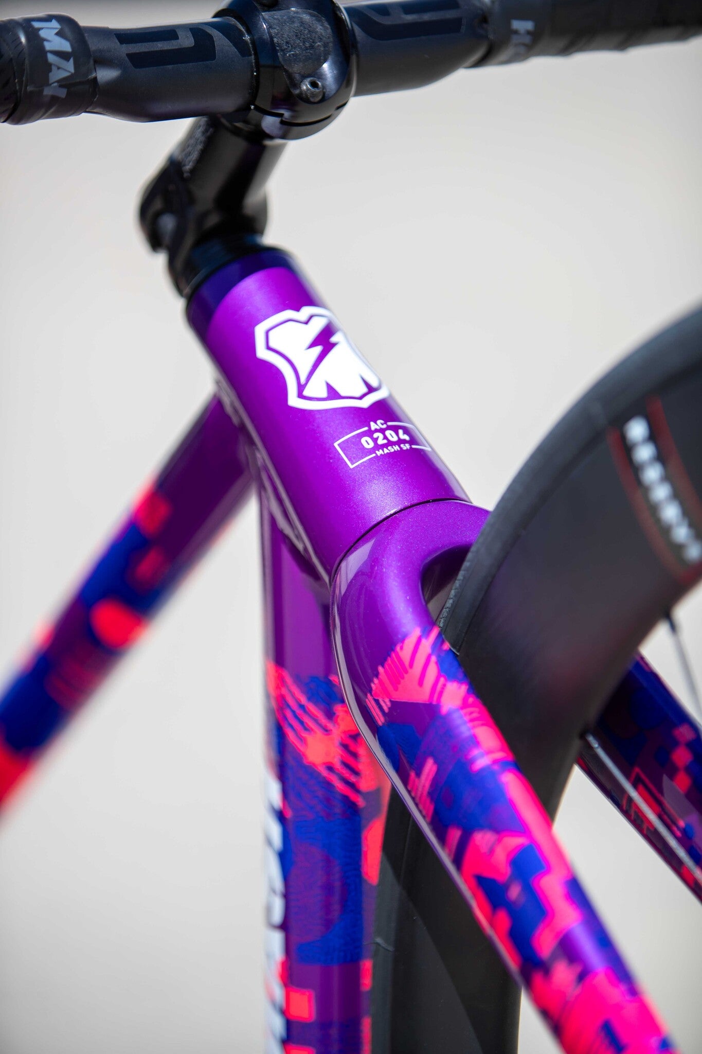 MASH AC-4 Frameset Blacklight